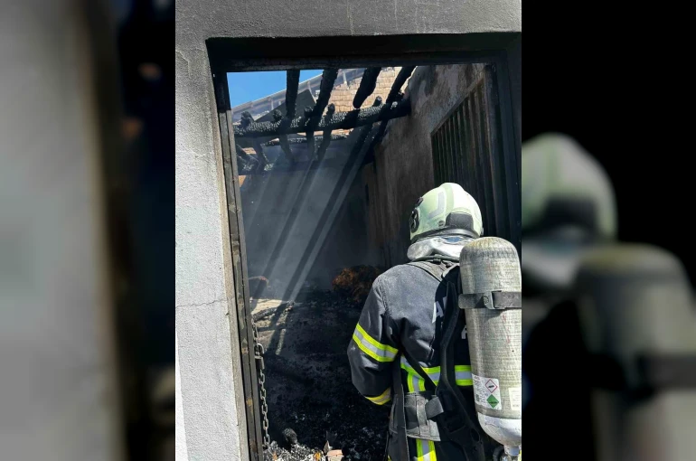 Ambar ve çatı yangını korkuttu