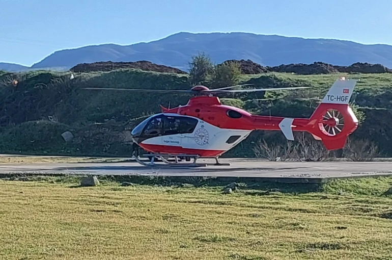 Ambulans helikopter kalp krizi geçiren hasta için havalandı