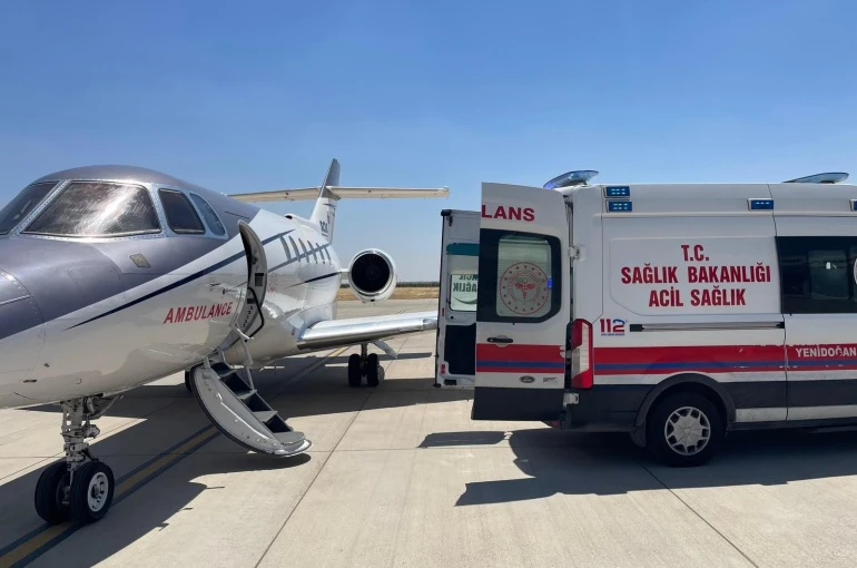 Ambulans uçak 14 günlük bebek için Konya'ya havalandı