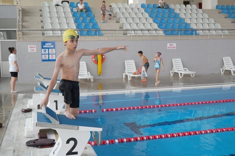 Ampute sporcu Ahmet Yasin, yüzme tutkusuyla engelleri aşıyor