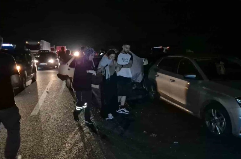 Anadolu Otoyolu’nda zincirleme kaza: 4 yaralı