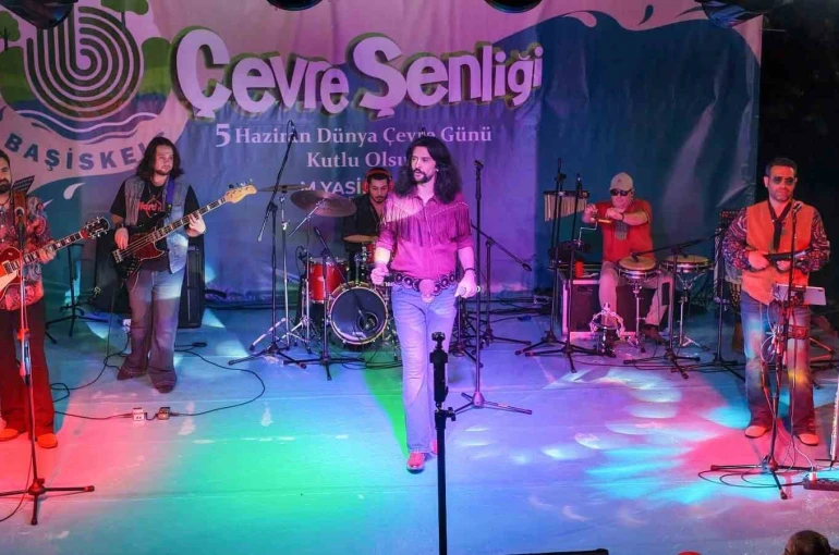 Anadolu Retro’dan Barış Manço şarkılarıyla konser coşkusu