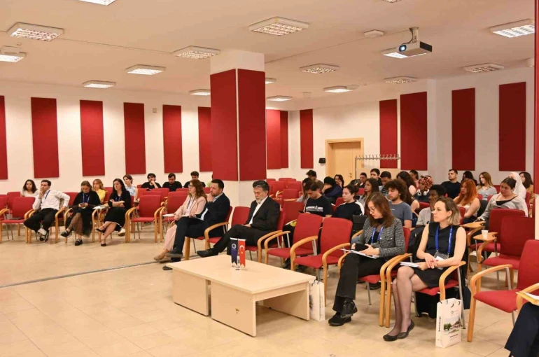 Anadolu Üniversitesi’nde Türkiye-AB ilişkileri ve medya temsilleri masaya yatırıldı