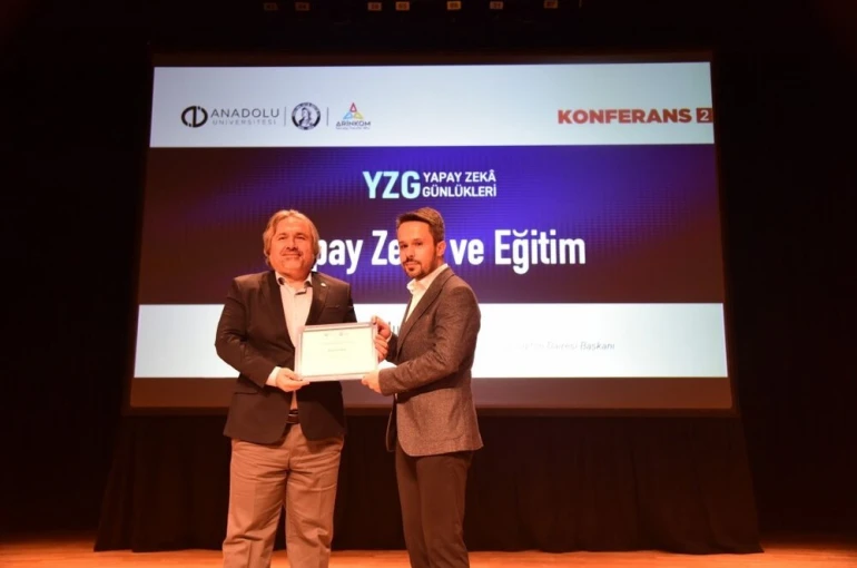 Anadolu Üniversitesinde "Yapay Zekâ ve Eğitim Konferansı" gerçekleştirildi
