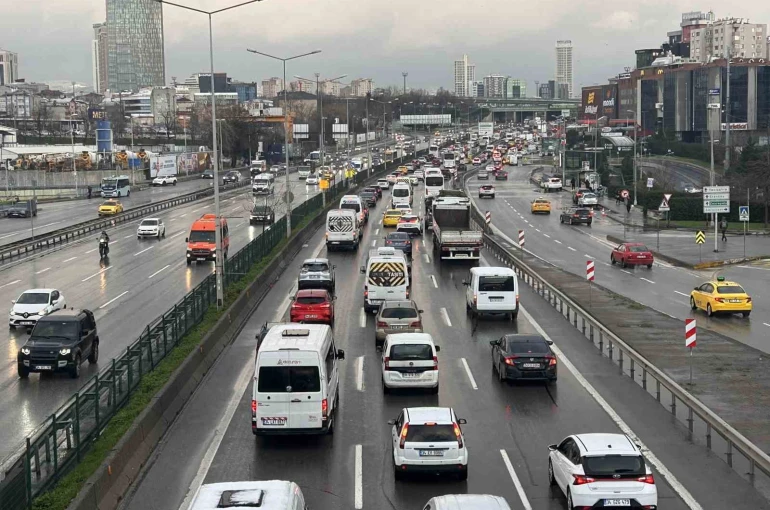 Anadolu Yakası’nda trafik yoğunluğu yüzde 60’a ulaştı