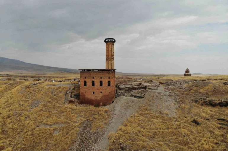Anadolu’nun ilk Türk camisi Kars’ta: Ebul Menuçehr Camii
