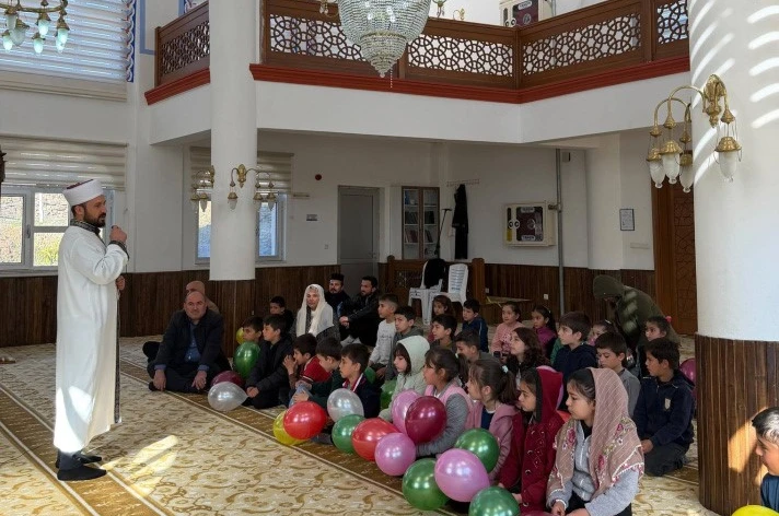 Anamur’da çocuklar camilerde manevi değerleri öğreniyor