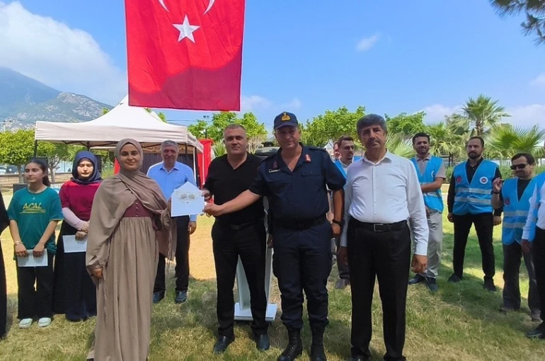 Anamur’da Umre ödüllü bilgi yarışması kazananları ödüllerini aldı