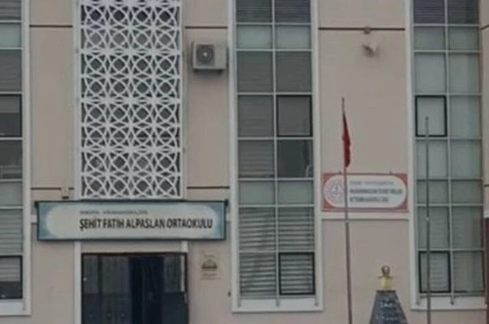 Ankara’da 10 öğrenci zehirlendikleri şüphesiyle hastaneye kaldırıldı