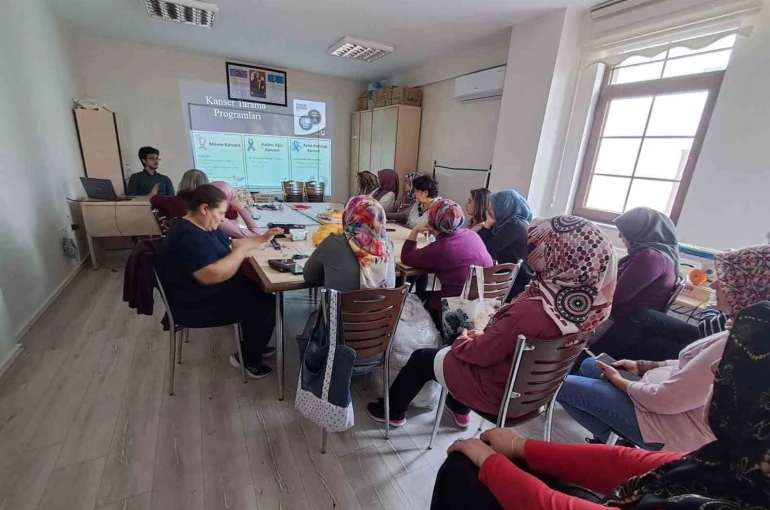 Ankara’da Aile Destek Merkezi kursiyerleri kanserler hakkında bilgilendirildi