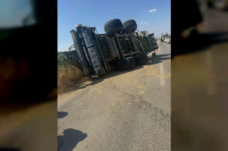 Ankara’da balya makinasından çıkan yangında traktör yandı
