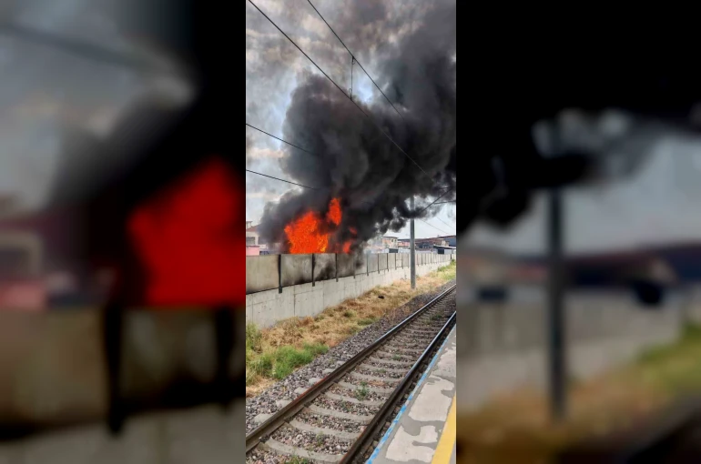 Ankara’da boş arazide çıkan yangın tren istasyonuna sıçradı