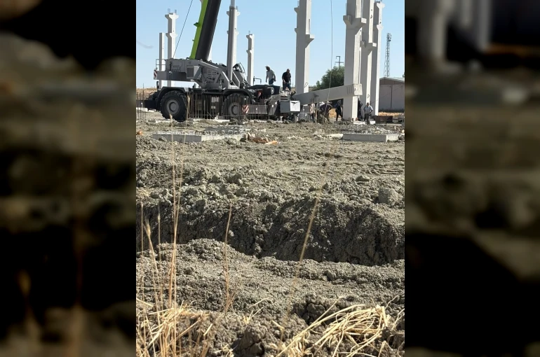 Ankara’da fabrika inşaatında korkutan kaza: Beton kolon vinç kabininin üzerine düştü