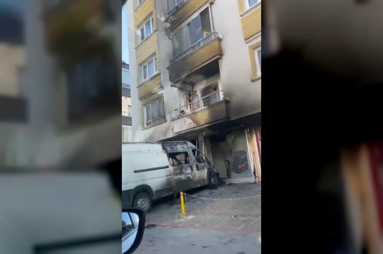 Ankara’da gece çıkan yangında dükkan, minibüs ve daire zarar gördü