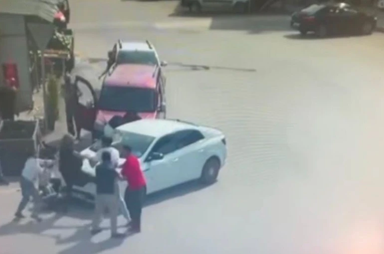 Ankara’da husumetli şahısların kavgası kamerada