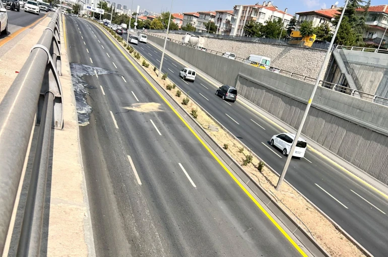 Ankara’da kontrolünü kaybeden motosikletli hayatını kaybetti