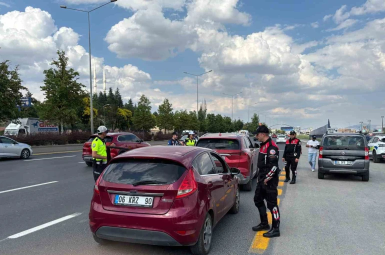 Ankara’da NATO Zirvesi kapsamında asayiş ve trafik denetimleri tüm hızıyla devam ediyor