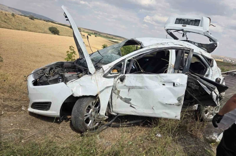 Ankara’da otomobil şarampole yuvarlandı: 3 yaralı