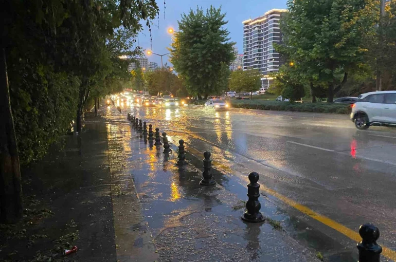 Ankara’da sağanak yağış etkili oldu