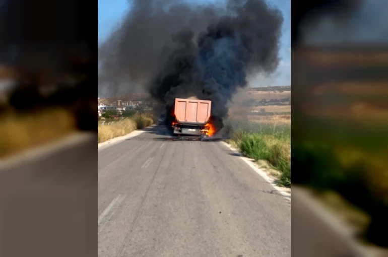 Ankara’da seyir halindeki tır alev aldı