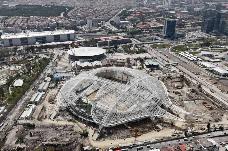 Ankara’nın yeni stadı için iki bakandan ortak paylaşım