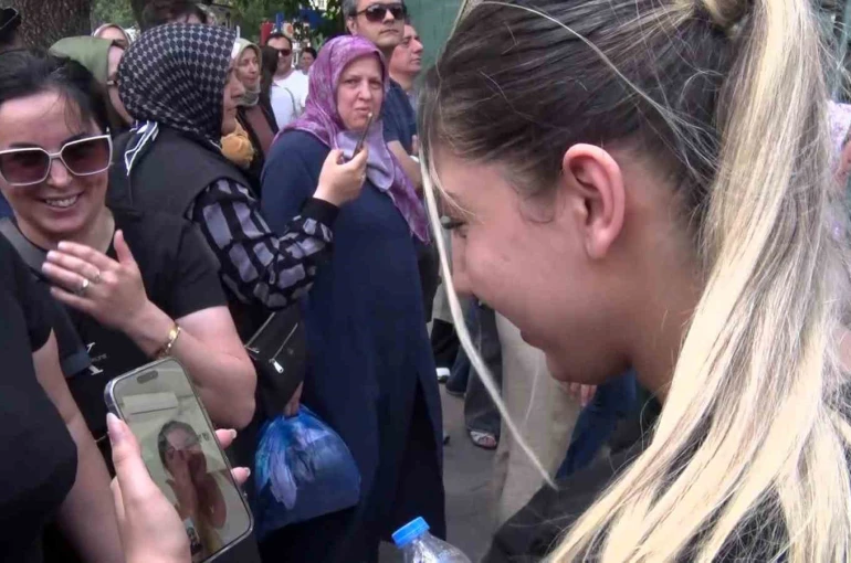Anne Antalya’da kızı Kocaeli’de ter döktü: Görüntülü aramada heyecanlı bekleyiş