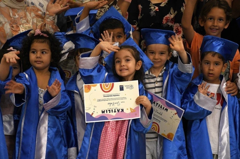 Anne Baba Çocuk Merkezi’ndeki minikler mezun oldu