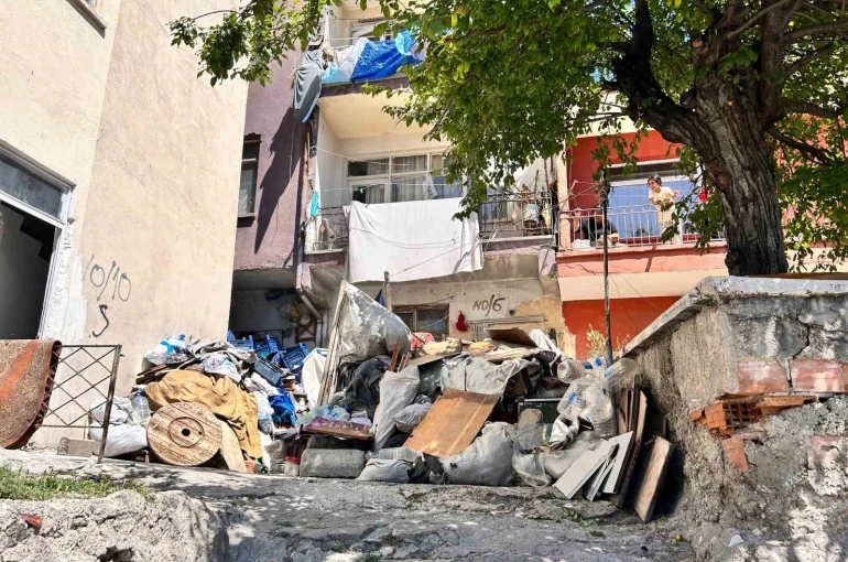 Annesinin kaçırılıp çöp evde tutulduğunu iddia etti