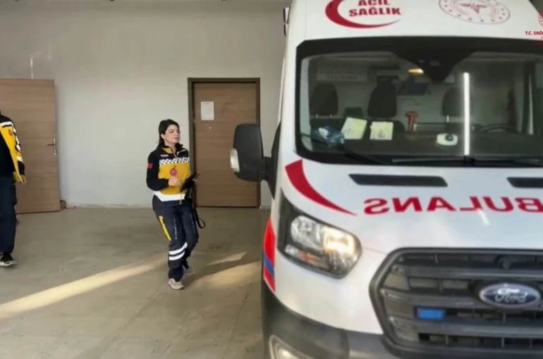 Anneyi telefonda yönlendirdi, engelli gencin hayatını kurtardı