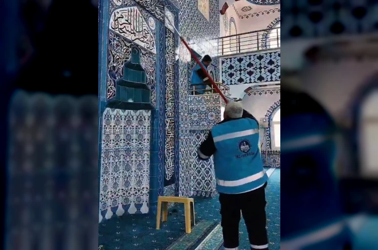 Antakya Belediyesi, camilerde temizlik faaliyetlerini sürdürüyor