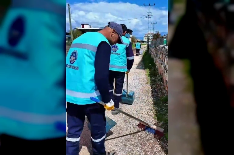 Antakya Belediyesi, Suvatlı Mahallesi’nde temizlik çalışmalarını sürdürüyor
