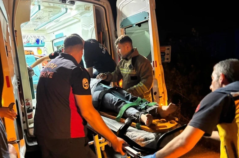 Antakya’da dereye uçan motosikletin sürücüsü yaralandı
