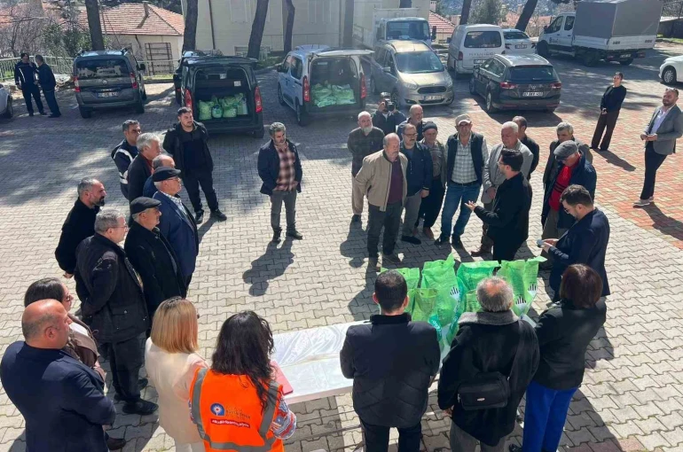 Antalya Büyükşehir Belediyesi’nden üreticilere bordo bulamacı desteği