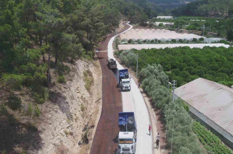 Antalya Büyükşehir’den kırsal mahalle yollarına 759 milyar 505 milyon TL’lik yatırım