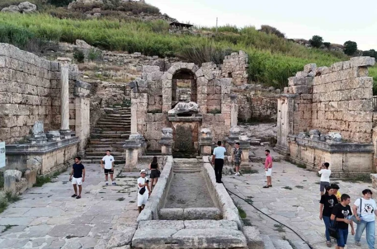 Antalya ekim ayında zirve yaptı, 10 ayda 16 milyon turisti aştı