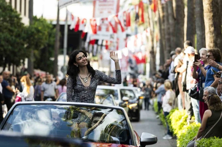 Antalya sokaklarında "Altın Portakal" coşkusu