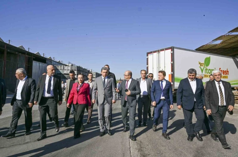 Antalya Toptancı Halleri’nin ilk 8 ayında yaklaşık 20 milyar TL işlem hacmine ulaşıldı