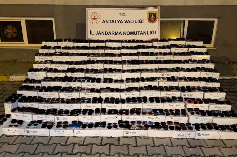 Antalya’da 10 milyon TL’lik gümrük kaçağı ürün ele geçirildi