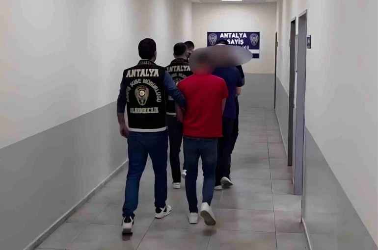 Antalya’da 1,2 milyon liralık dolandırıcılığa 4 tutuklama