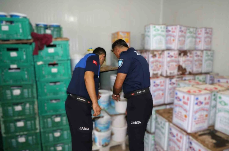 Antalya’da 15 ton tarihi geçmiş süt ürününe el konuldu