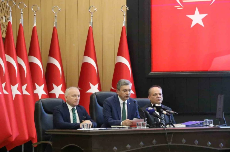 Antalya’da 192 milyar TL’lik 458 proje yürütülüyor