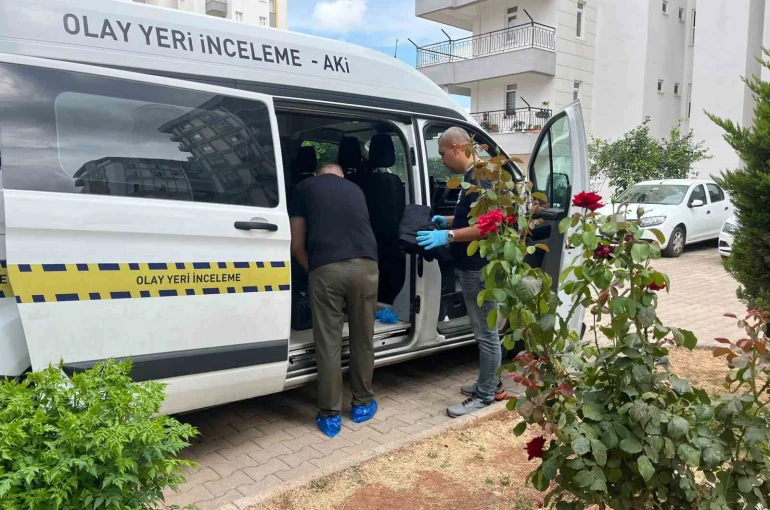 Antalya’da bir kadın evinde ölü bulundu