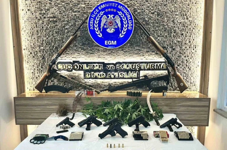 Antalya’da çok sayıda ruhsatsız silah ele geçti: 9 gözaltı