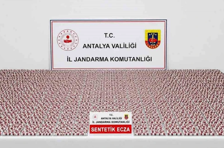 Antalya’da depoda 5 bin 865 adet uyuşturucu hap ele geçirildi