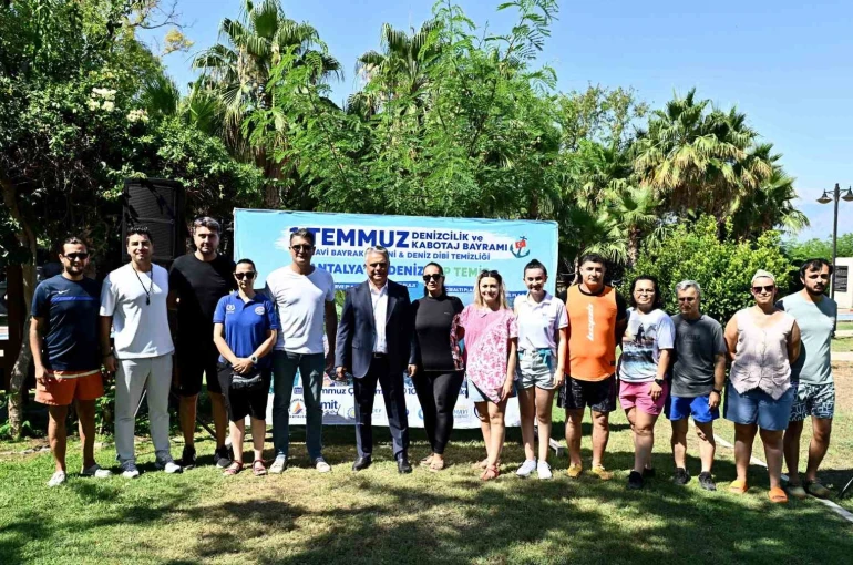 Antalya’da dip temizliğinde çok sayıda plastik ve teneke ambalaj atığı çıkarıldı