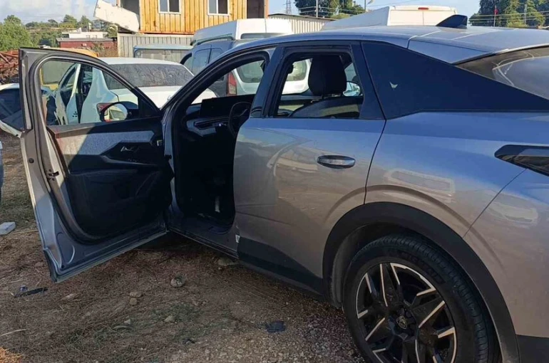 Antalya’da genç adam kiraladığı araçta başından vurulmuş halde bulundu