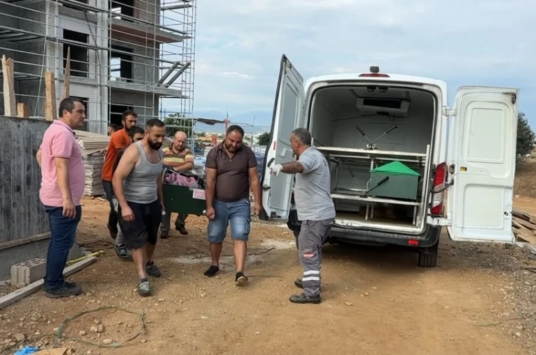 Antalya’da inşaatta üzerine beton blok düşen işçi hayatını kaybetti