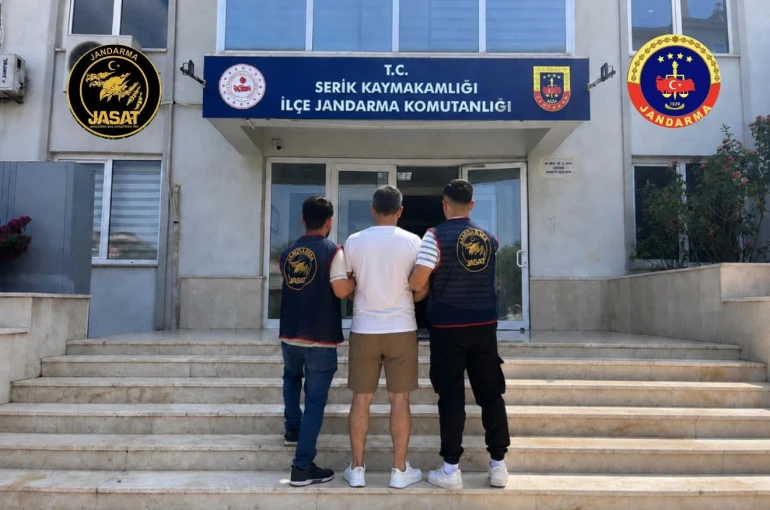 Antalya’da JASAT son 1 ayda bin 331 aranan kişiyi yakaladı 
