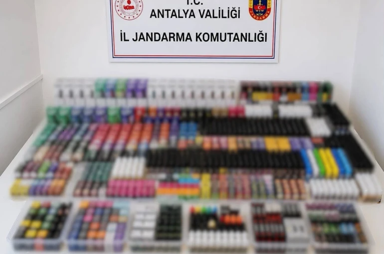 Antalya’da kaçak elektronik sigara operasyonu