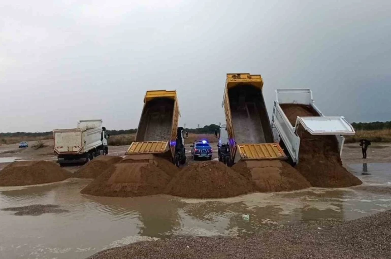 Antalya’da kumları çalıp sahilleri talan etmişlerdi: Kamyonlar dolusu plaj kumu bulundu